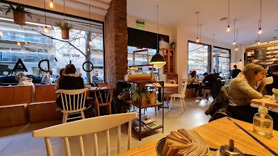 OL'DAYS - Coffee & Kitchen Madero — Puerto Madero